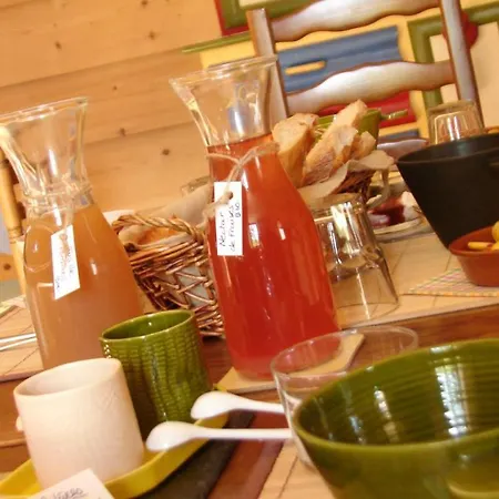 Maison Les Greniers بيت ضيافة *